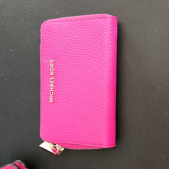 Micheal Kors Crossbody - Picture 4 of 6